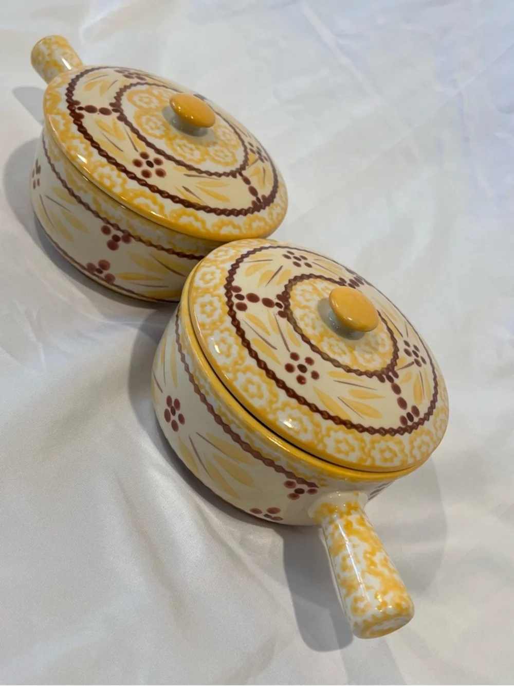 Temp-tations by Tara Old World Soup Crock Bowls Set of 2 w/ Lids Yellow Floral